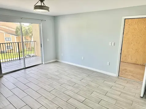 251 W Palm Circle W Pembroke Pines FL 33025