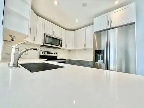 251 W Palm Circle W Pembroke Pines FL 33025