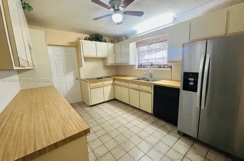 2760 NW 4th Terrace Miami FL 33125