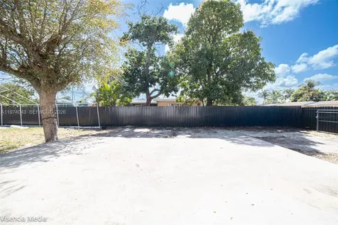 1090 NW 197th Terrace Miami Gardens FL 33169