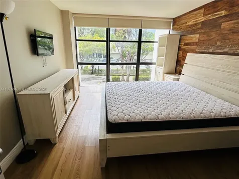 17021 N Bay Road Sunny Isles Beach FL 33160