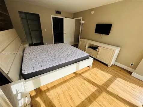 17021 N Bay Road Sunny Isles Beach FL 33160