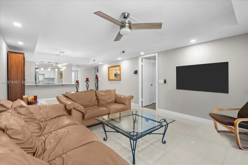 811 S Hollybrook Drive Pembroke Pines FL 33025