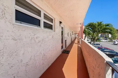 811 S Hollybrook Drive Pembroke Pines FL 33025