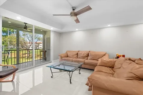 811 S Hollybrook Drive Pembroke Pines FL 33025