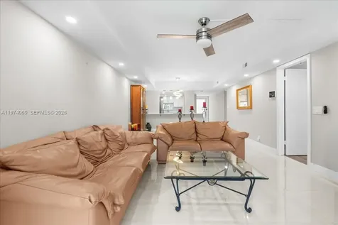 811 S Hollybrook Drive Pembroke Pines FL 33025
