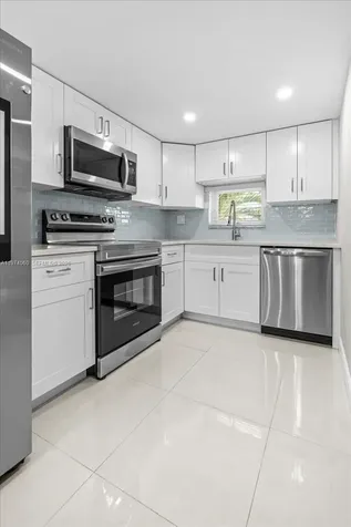 811 S Hollybrook Drive Pembroke Pines FL 33025