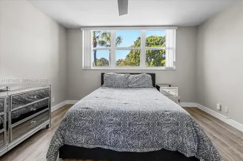811 S Hollybrook Drive Pembroke Pines FL 33025