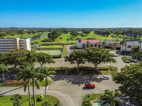 811 S Hollybrook Drive Pembroke Pines FL 33025