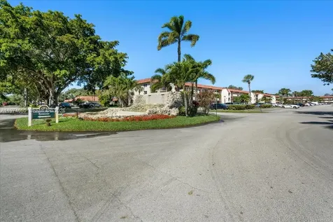 811 S Hollybrook Drive Pembroke Pines FL 33025