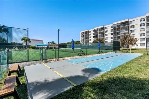 811 S Hollybrook Drive Pembroke Pines FL 33025