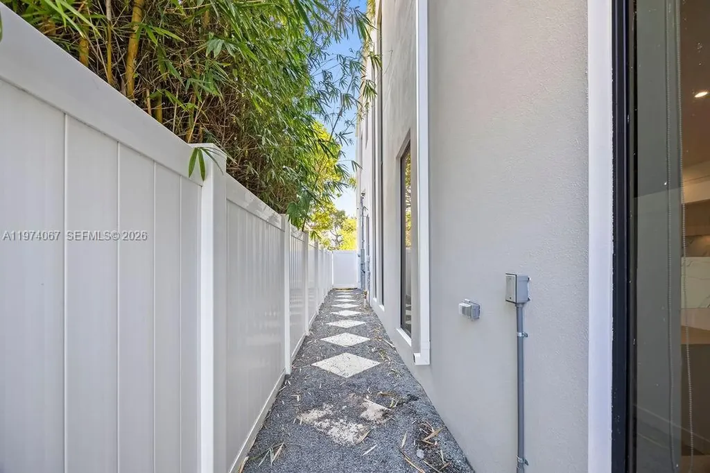 1135 NE 11th Avenue Fort Lauderdale FL 33304