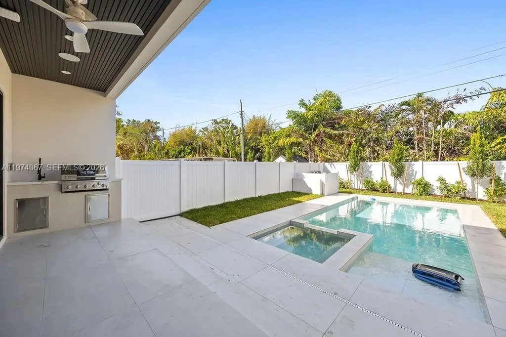 1135 NE 11th Avenue Fort Lauderdale FL 33304