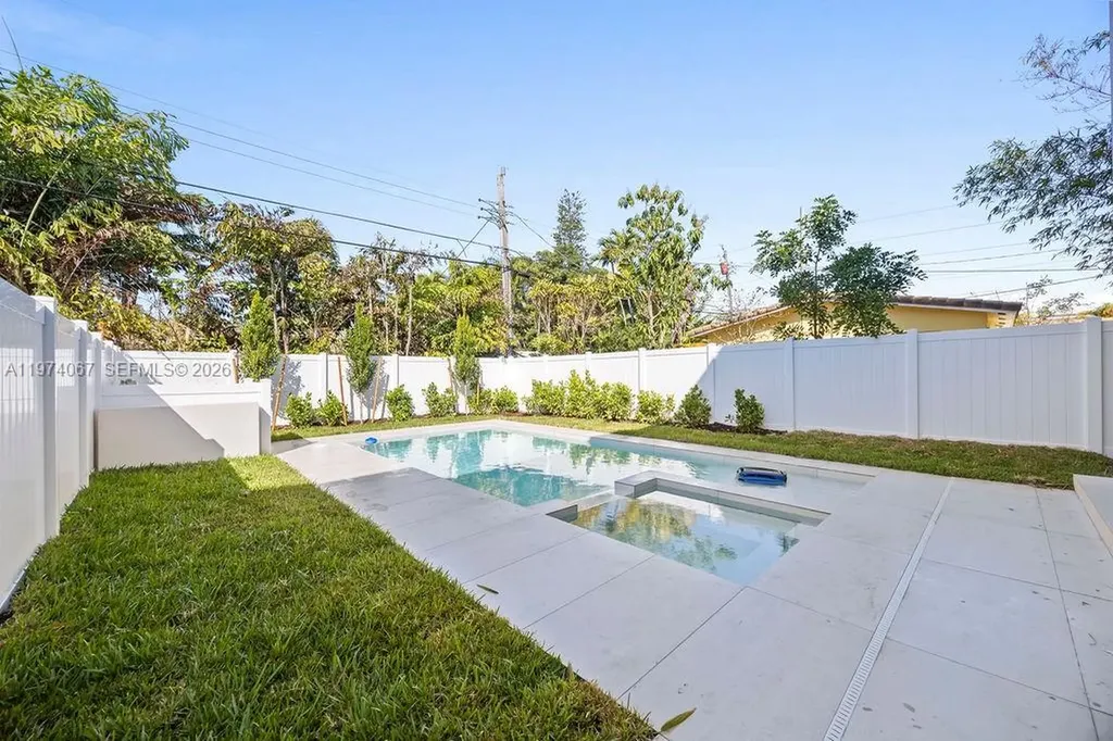 1135 NE 11th Avenue Fort Lauderdale FL 33304