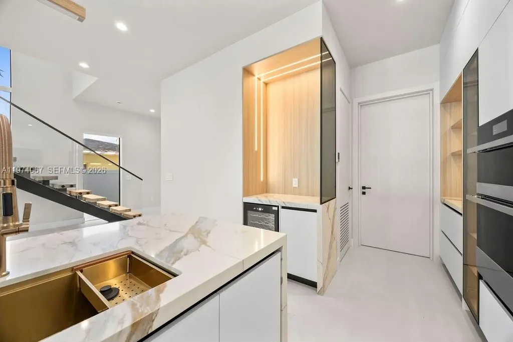 1135 NE 11th Avenue Fort Lauderdale FL 33304