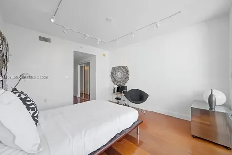 3201 NE 183 Aventura FL 33160