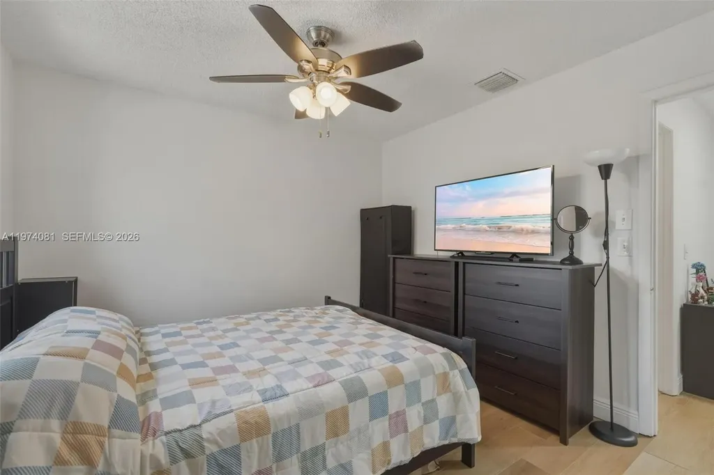 9853 Riverside Drive Coral Springs FL 33071