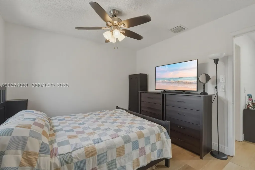9853 Riverside Drive Coral Springs FL 33071