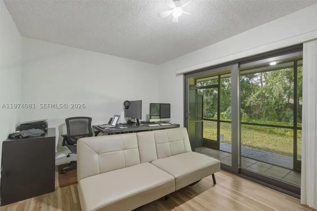 9853 Riverside Drive Coral Springs FL 33071