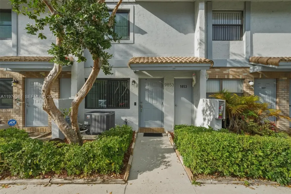 9853 Riverside Drive Coral Springs FL 33071