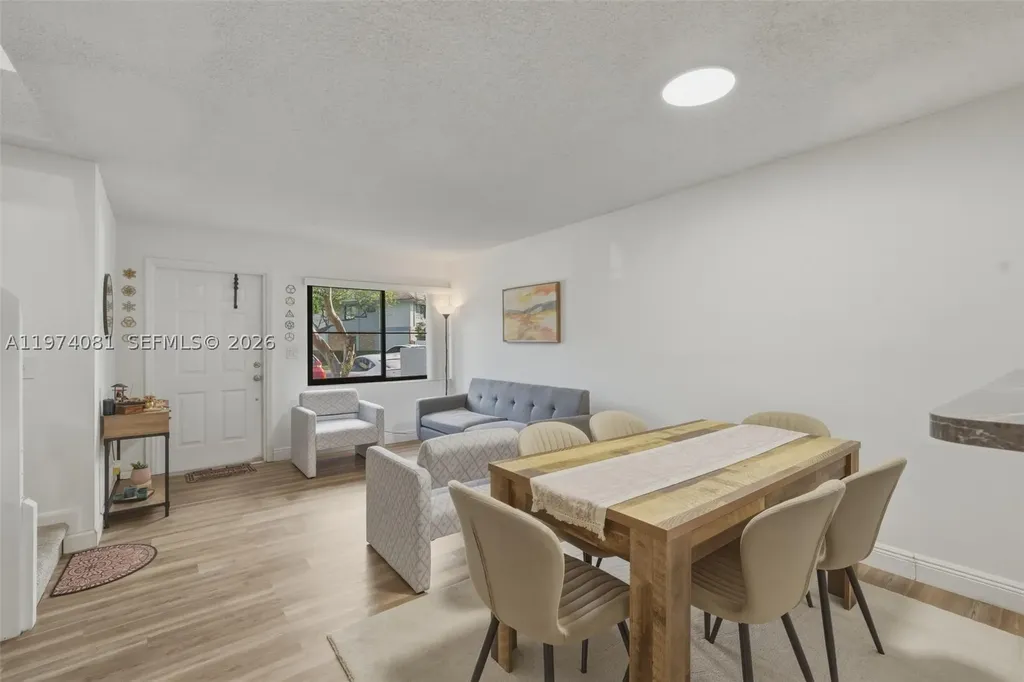 9853 Riverside Drive Coral Springs FL 33071