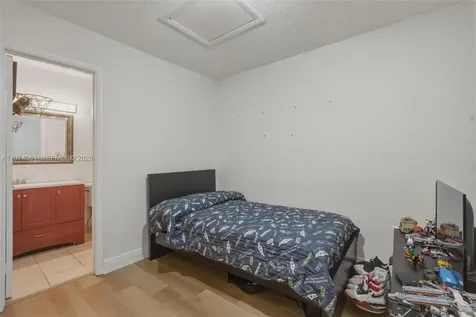 9853 Riverside Drive Coral Springs FL 33071