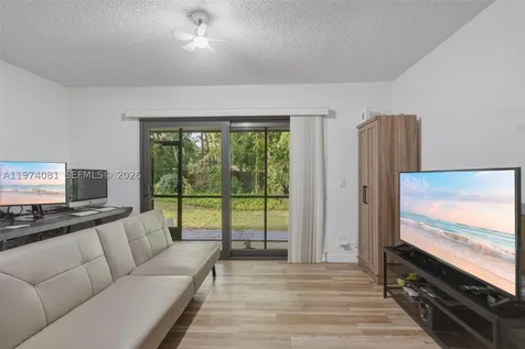 9853 Riverside Drive Coral Springs FL 33071