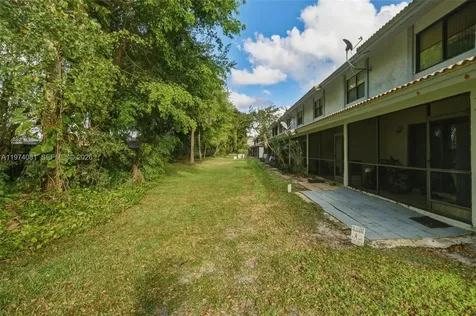 9853 Riverside Drive Coral Springs FL 33071
