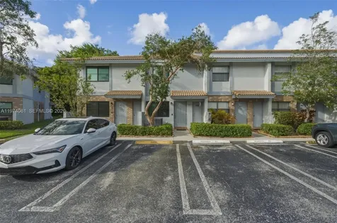 9853 Riverside Drive Coral Springs FL 33071