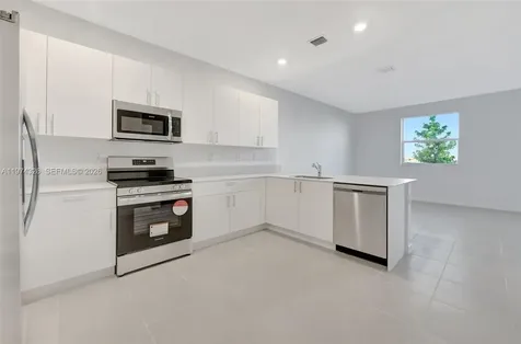 2556 SE 27th Court Homestead FL 33035