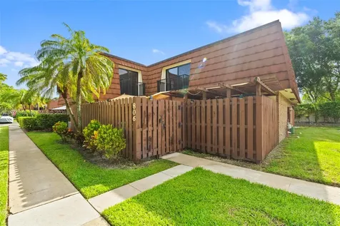 806 SW 119th Way Davie FL 33325