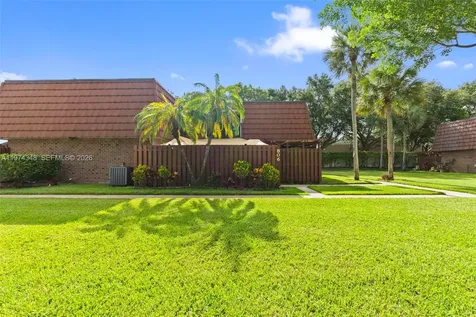 806 SW 119th Way Davie FL 33325