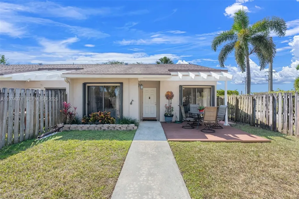 1064 E Lakes Drive Deerfield Beach FL 33064