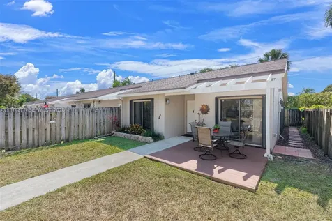 1064 E Lakes Drive Deerfield Beach FL 33064