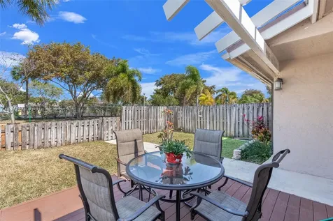 1064 E Lakes Drive Deerfield Beach FL 33064