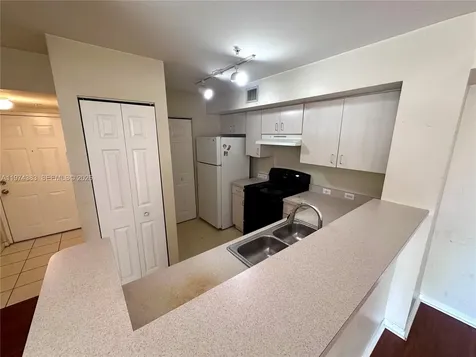 11185 SW 6th Street Pembroke Pines FL 33025