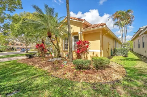 1435 Cardinal Way Weston FL 33327