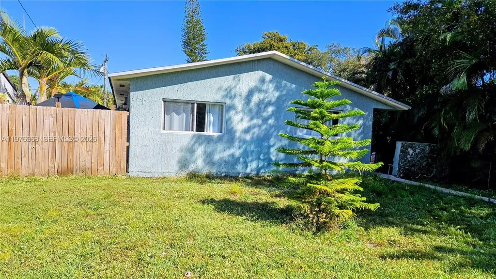 2411 Thomas Street Hollywood FL 33020