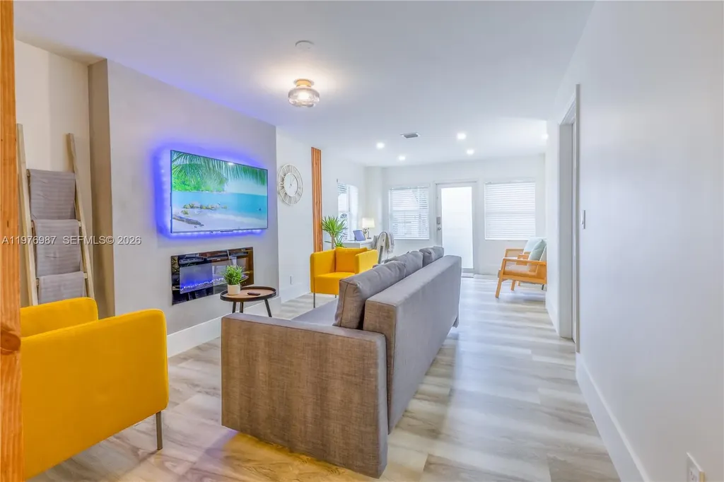 1762 NW 15th Street Miami FL 33125