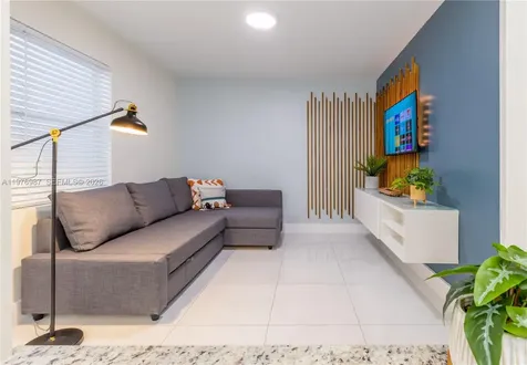 1762 NW 15th Street Miami FL 33125