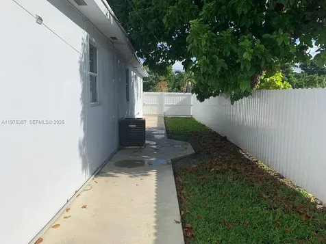 1762 NW 15th Street Miami FL 33125