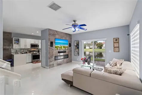 4301 Macarthur Palm Trail Green Acres FL 33463