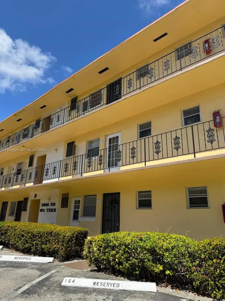 2820 NE 201st Terrace Aventura FL 33180