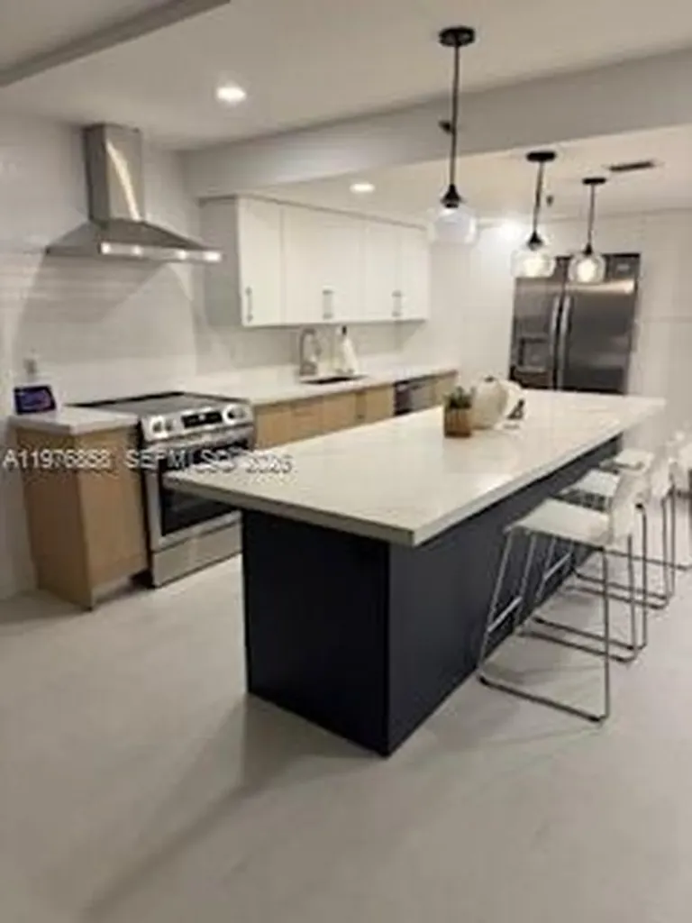 2625 Collins Avenue Miami Beach FL 33140