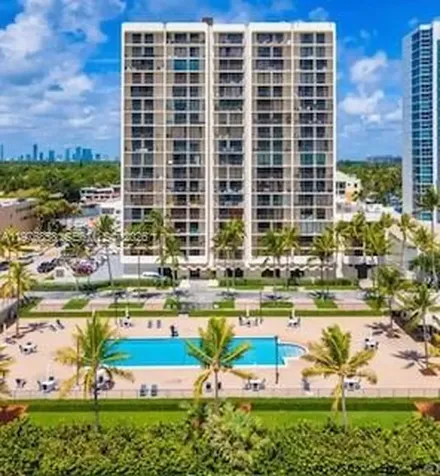 2625 Collins Avenue Miami Beach FL 33140