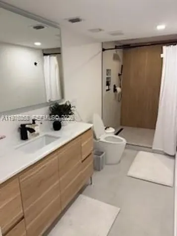 2625 Collins Avenue Miami Beach FL 33140
