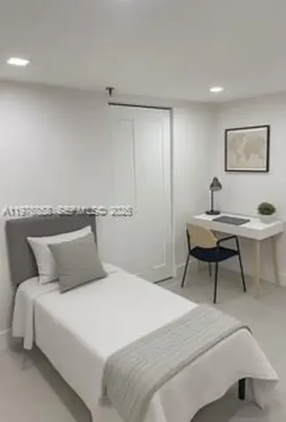 2625 Collins Avenue Miami Beach FL 33140