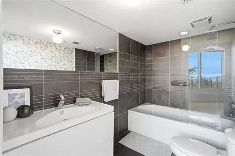 2155 Washington Court Miami Beach FL 33139
