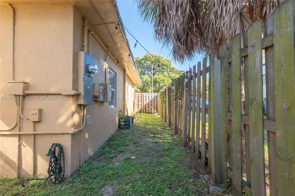 2621 SW 12th Terrace Fort Lauderdale FL 33315