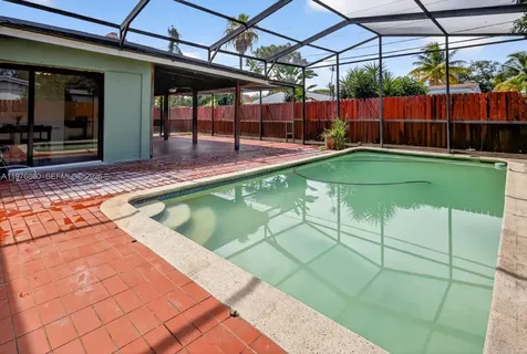 245 NE 175th Street North Miami Beach FL 33162